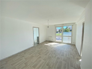 appartement à la location -   43120  MONISTROL-SUR-LOIRE, surface 70 m2 location appartement - APR743878